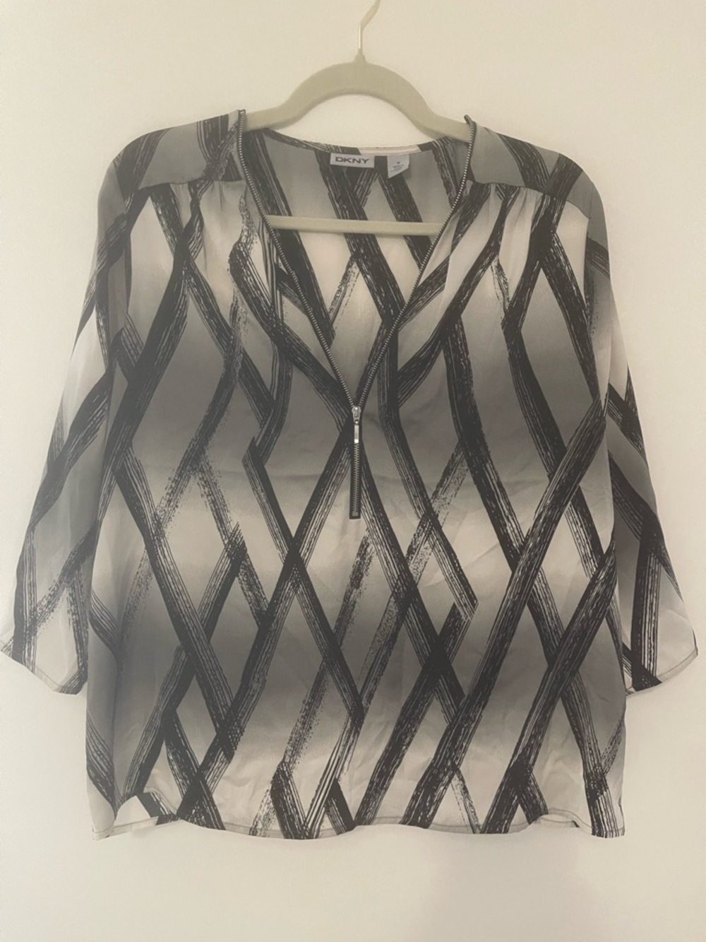 DKNY Black & White Geometric Zip-Front Blouse